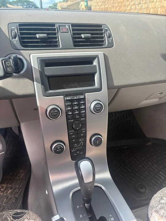 2010 Volvo V50 - Image 6 of 12