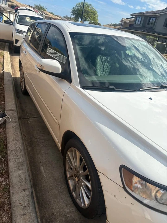 2010 Volvo V50 - Image 2 of 12