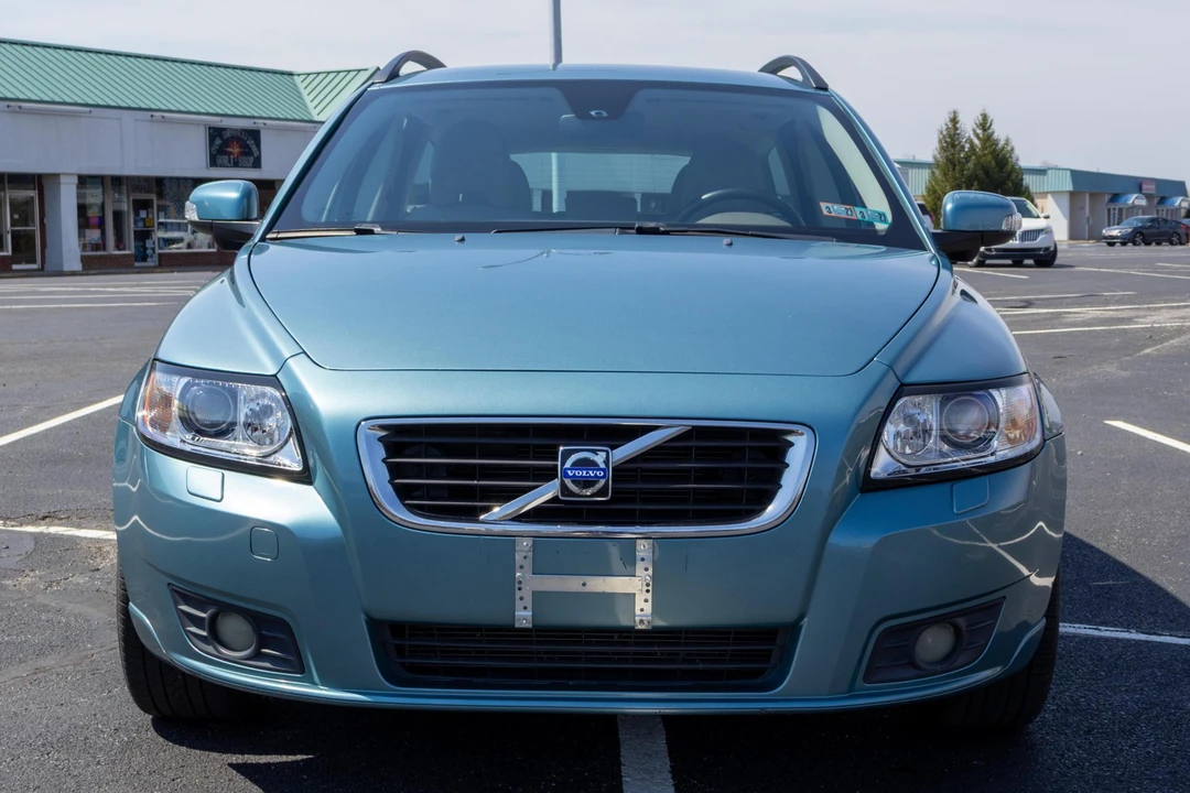 2010 Volvo V50 - Image 2 of 31