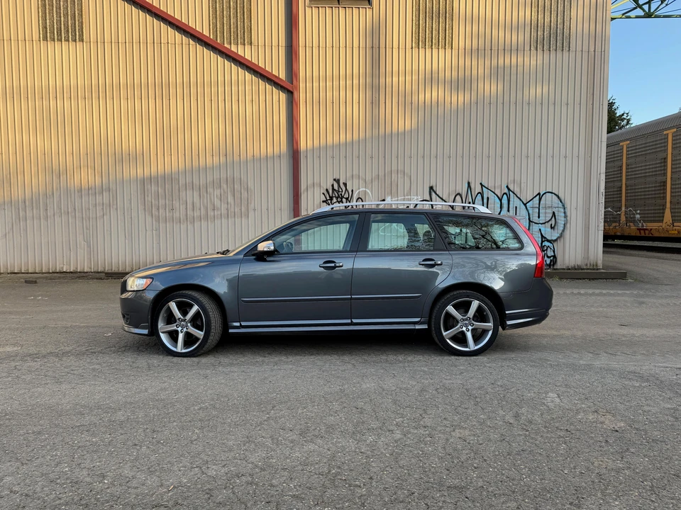 2010 Volvo V50 - Image 10 of 31