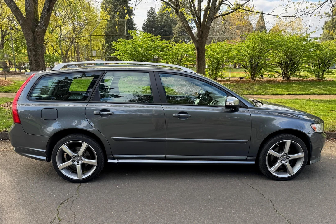 2010 Volvo V50 - Image 3 of 31