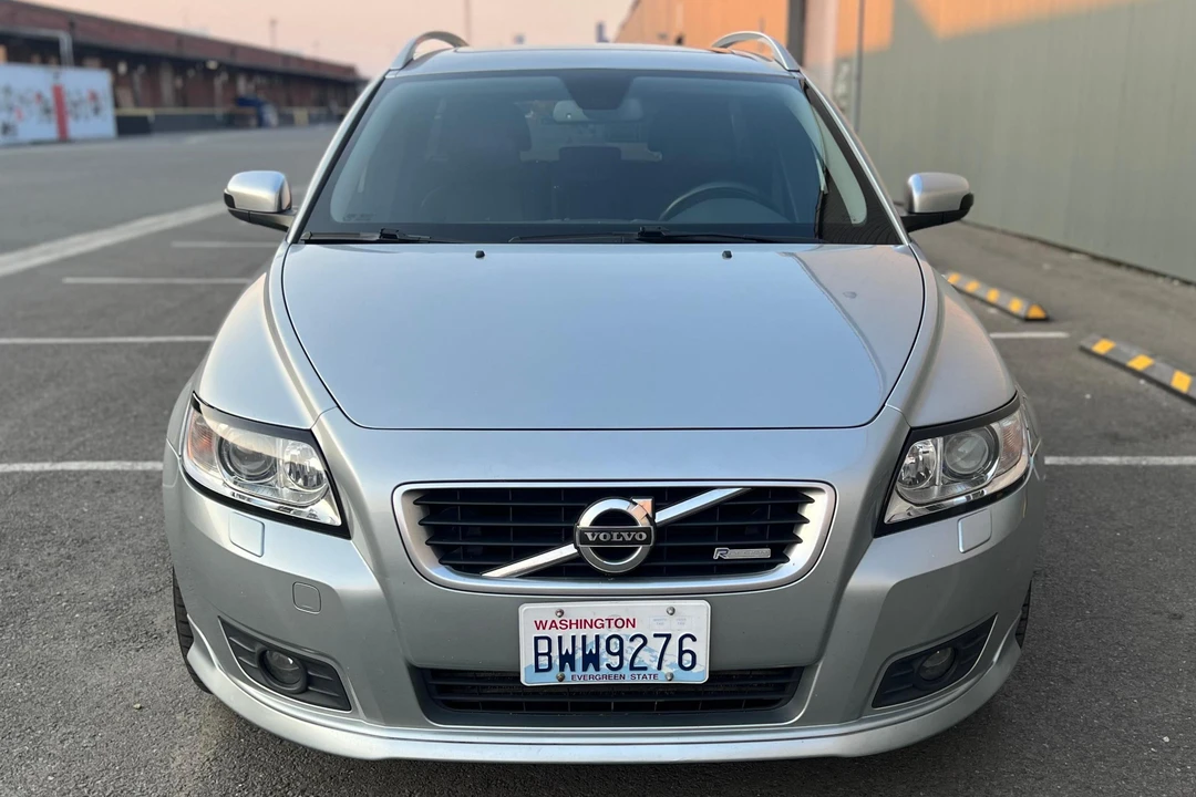 2010 Volvo V50 - Image 2 of 31