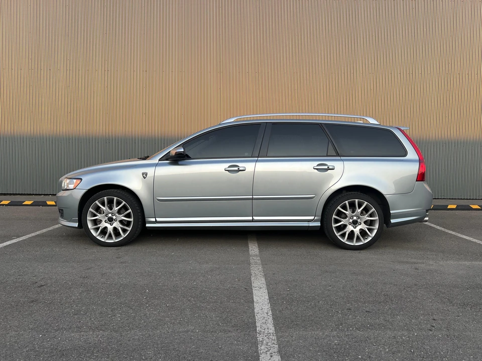 2010 Volvo V50 - Image 10 of 31