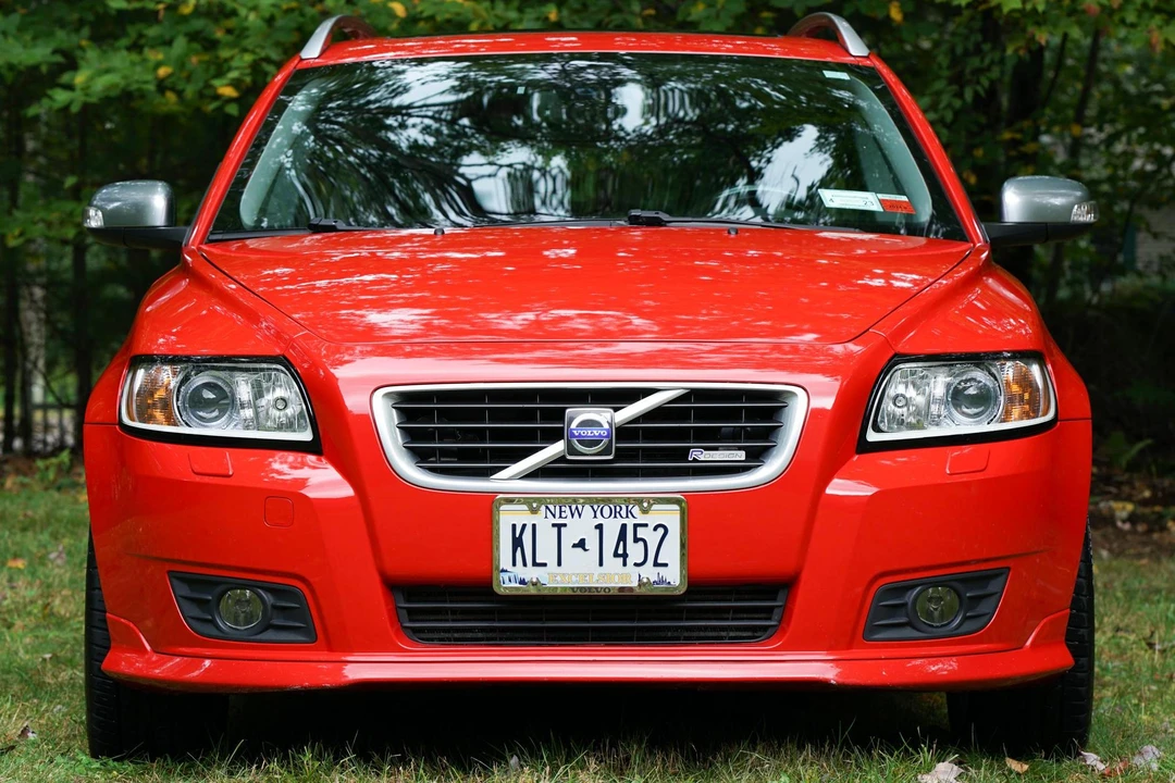 2010 Volvo V50 - Image 2 of 31