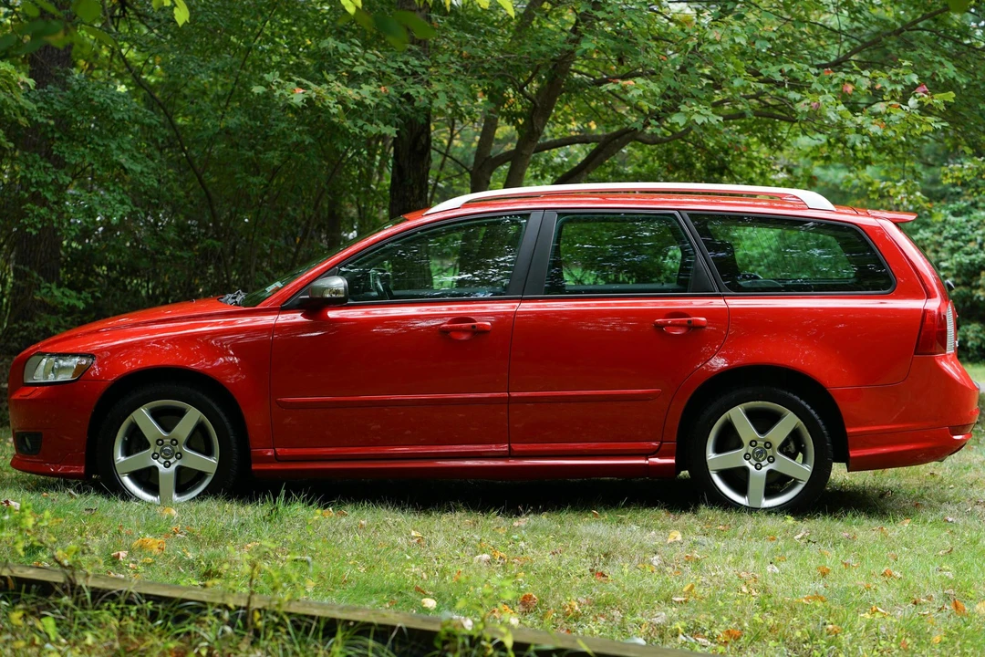 2010 Volvo V50 - Image 3 of 31