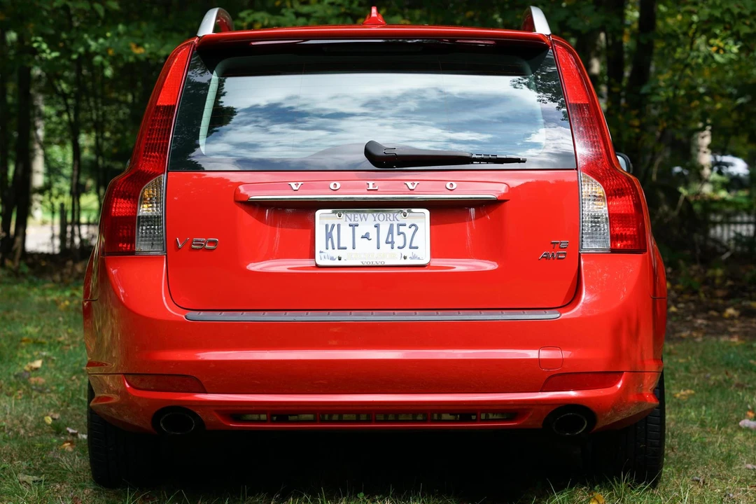 2010 Volvo V50 - Image 5 of 31