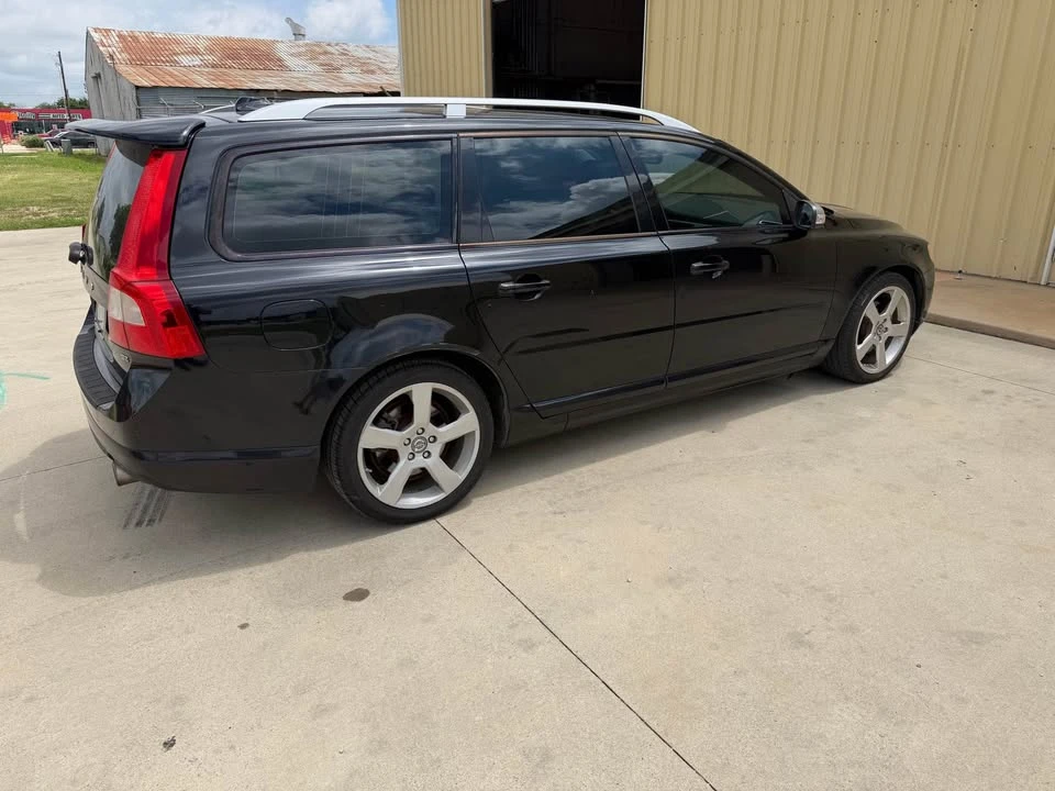 2010 Volvo V70 3rd Gen - Image 6 of 11