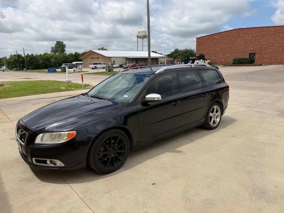 2010 Volvo V70 3rd Gen - Image 3 of 11