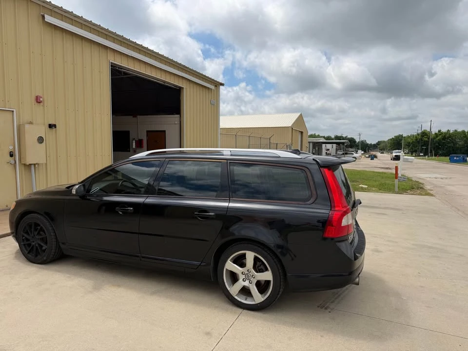 2010 Volvo V70 3rd Gen - Image 4 of 11