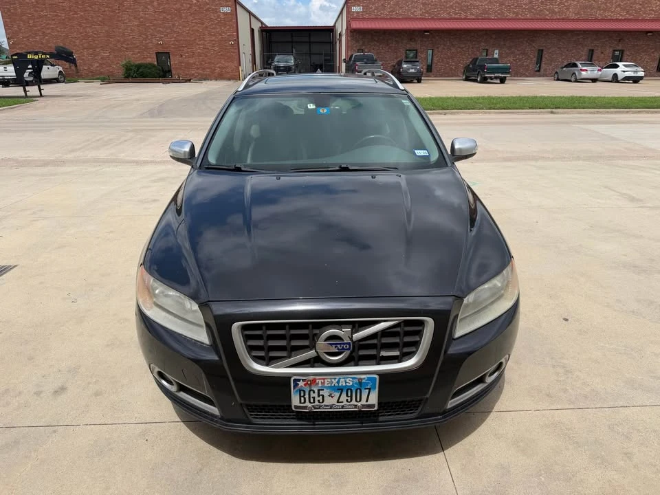 2010 Volvo V70 3rd Gen - Image 2 of 11