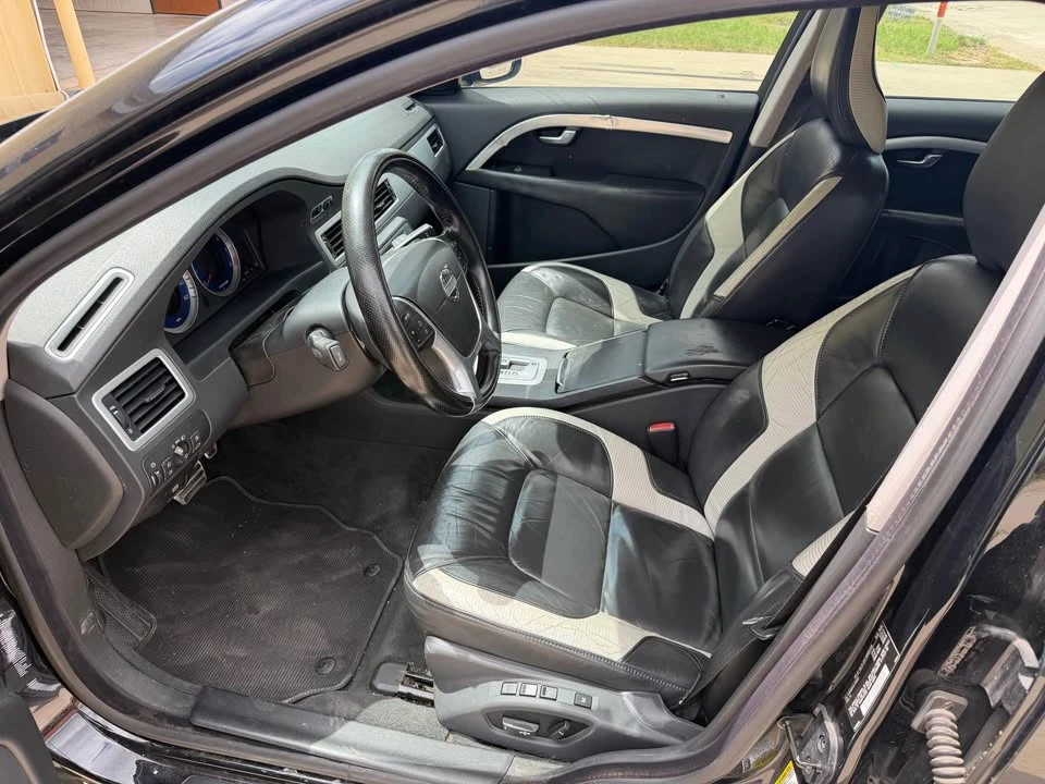 2010 Volvo V70 3rd Gen - Image 7 of 11