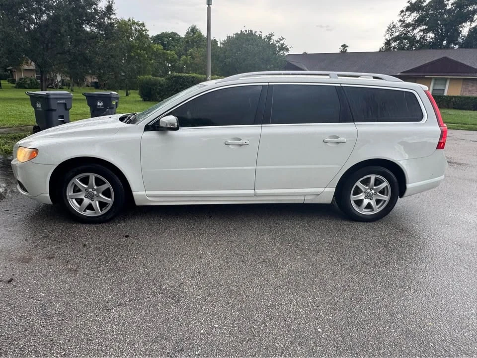 2010 Volvo V70 3rd Gen - Image 3 of 18