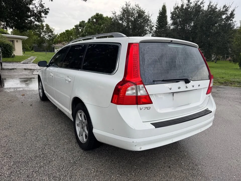 2010 Volvo V70 3rd Gen - Image 4 of 18