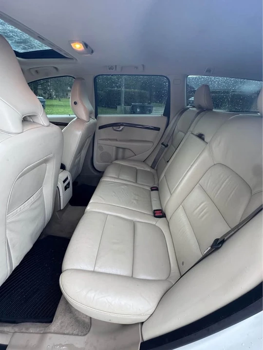 2010 Volvo V70 3rd Gen - Image 13 of 18