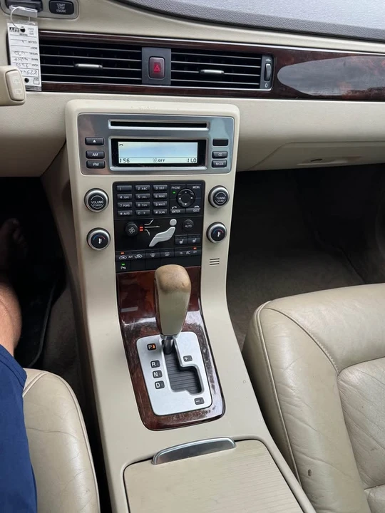 2010 Volvo V70 3rd Gen - Image 6 of 18
