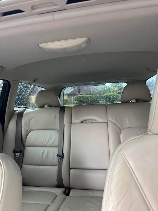 2010 Volvo V70 3rd Gen - Image 11 of 18