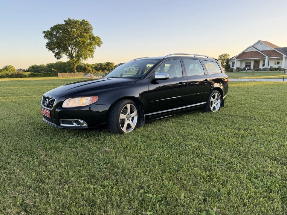 2010 Volvo V70 3rd Gen - Image 2 of 17