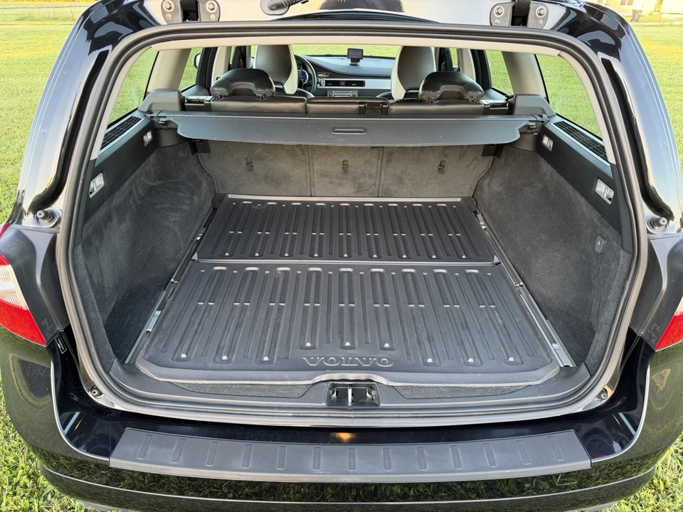 2010 Volvo V70 3rd Gen - Image 17 of 17