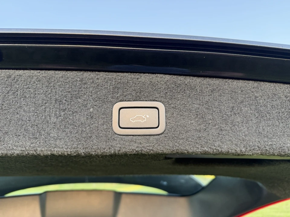 2010 Volvo V70 3rd Gen - Image 16 of 17