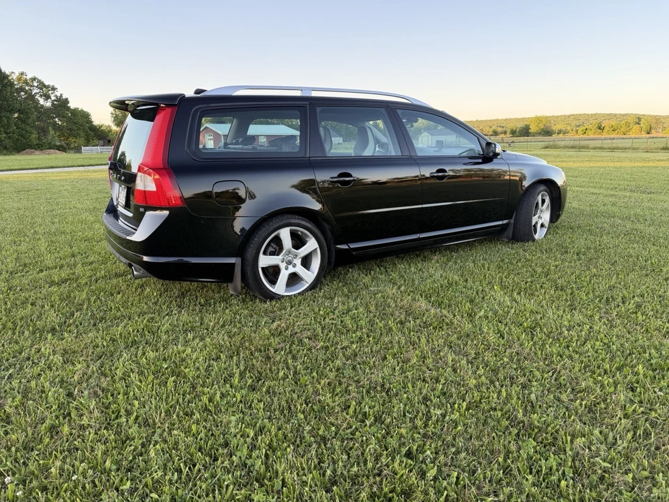 2010 Volvo V70 3rd Gen - Image 4 of 17