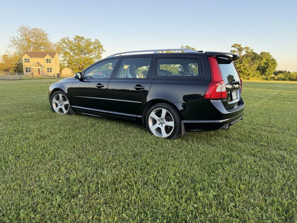 2010 Volvo V70 3rd Gen - Image 3 of 17