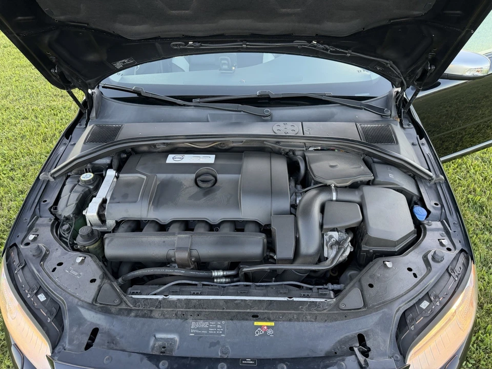 2010 Volvo V70 3rd Gen - Image 14 of 17