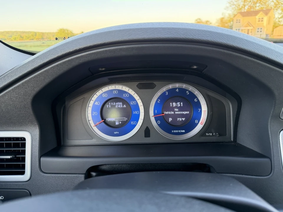 2010 Volvo V70 3rd Gen - Image 15 of 17