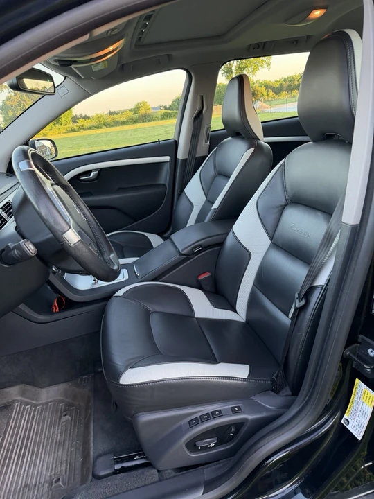 2010 Volvo V70 3rd Gen - Image 7 of 17