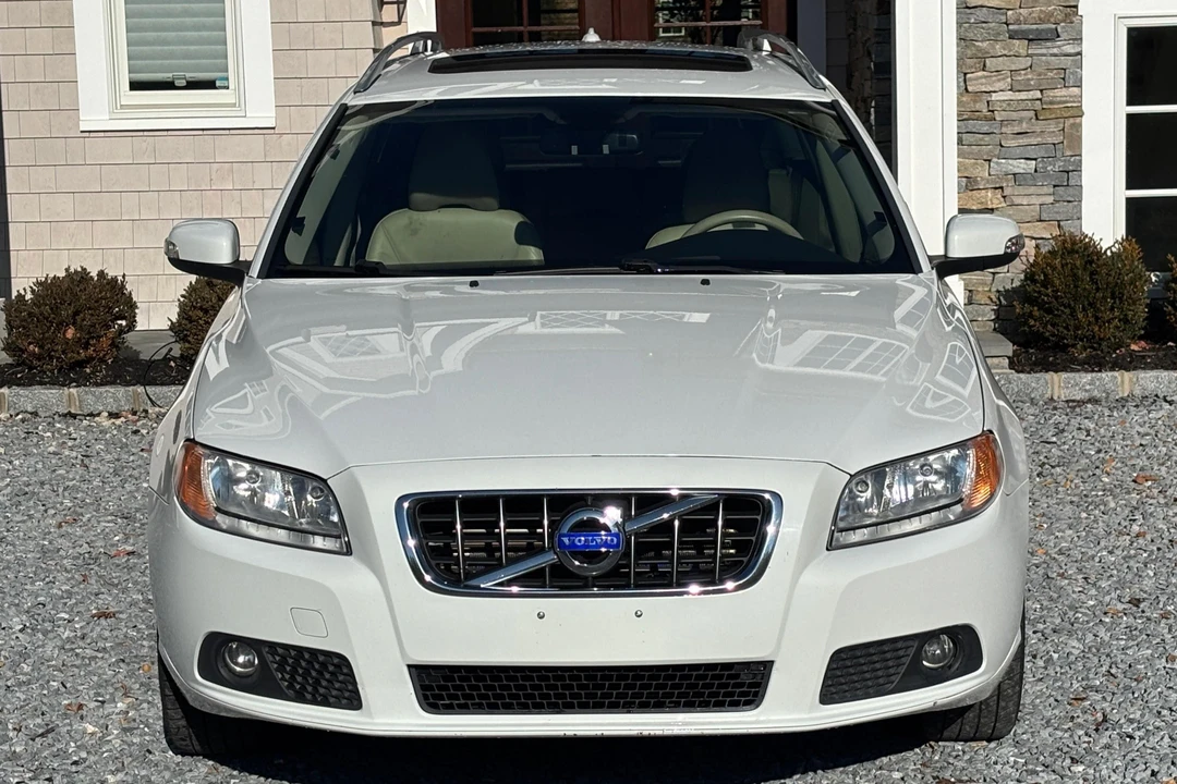 2010 Volvo V70 3rd Gen - Image 2 of 24