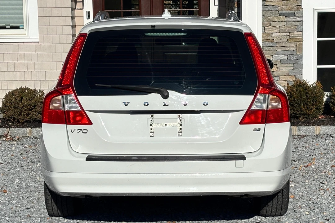 2010 Volvo V70 3rd Gen - Image 5 of 24