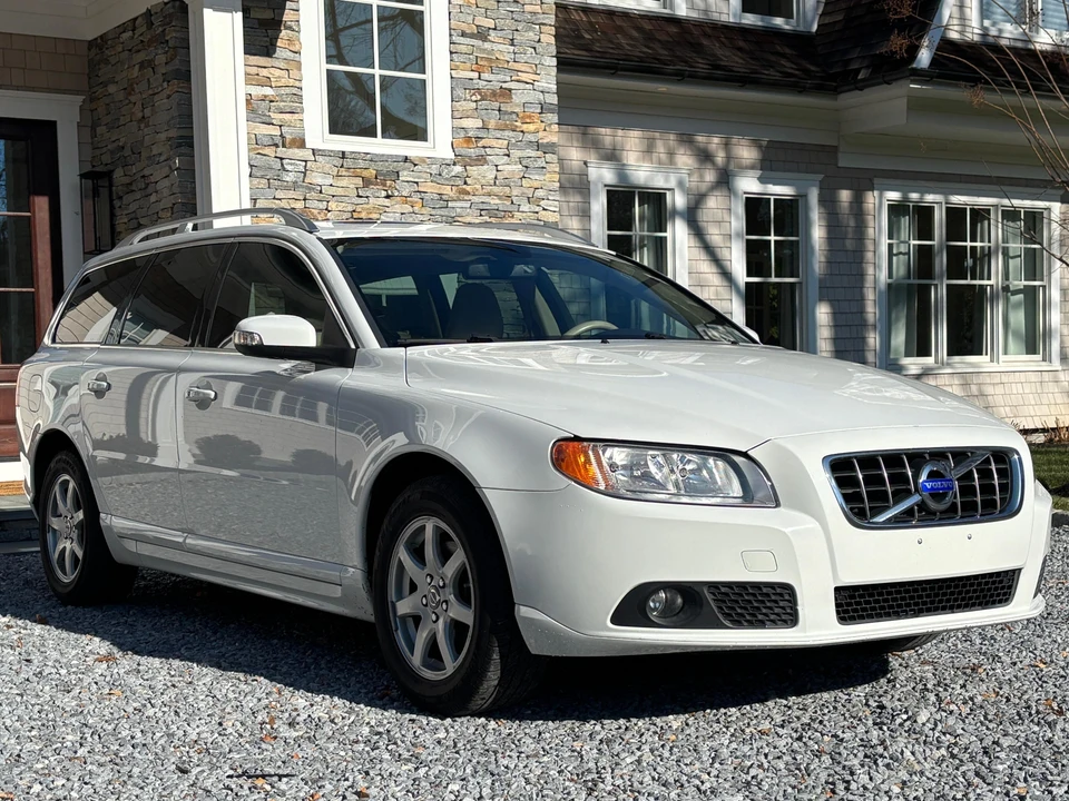 2010 Volvo V70 3rd Gen - Image 17 of 24