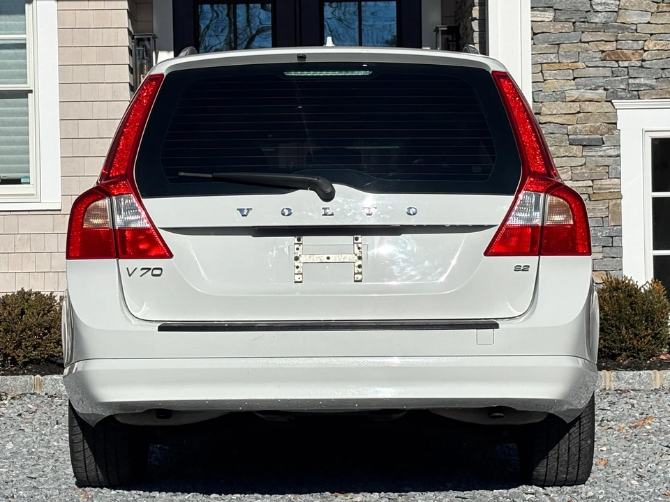 2010 Volvo V70 3rd Gen - Image 14 of 24