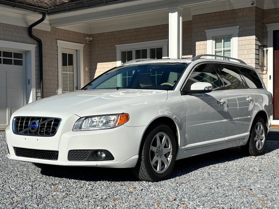 2010 Volvo V70 3rd Gen - Image 7 of 24