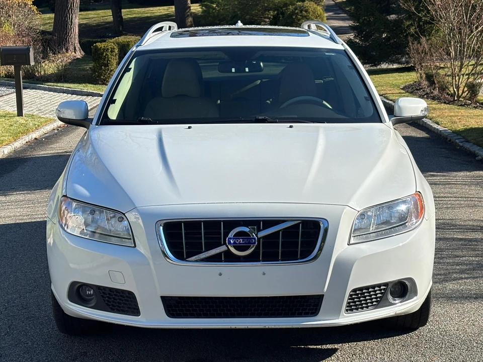 2010 Volvo V70 3rd Gen - Image 19 of 24