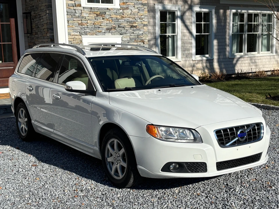 2010 Volvo V70 3rd Gen - Image 18 of 24