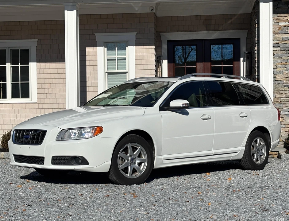 2010 Volvo V70 3rd Gen - Image 9 of 24
