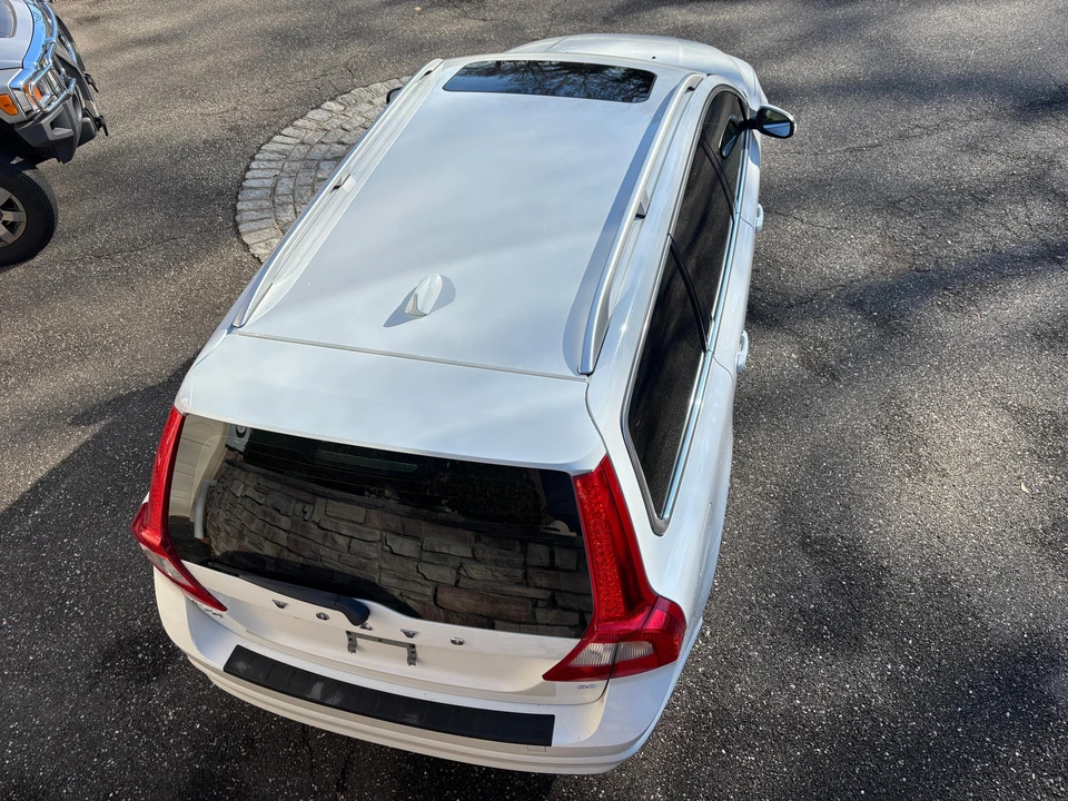 2010 Volvo V70 3rd Gen - Image 23 of 24