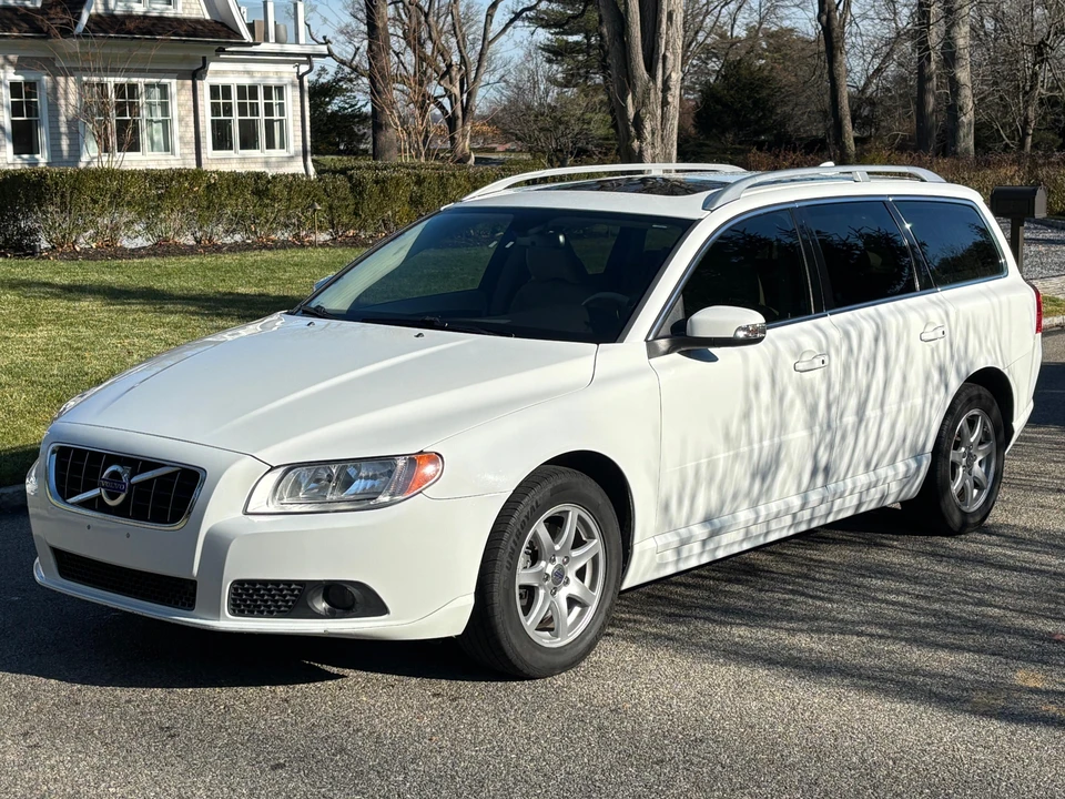 2010 Volvo V70 3rd Gen - Image 21 of 24