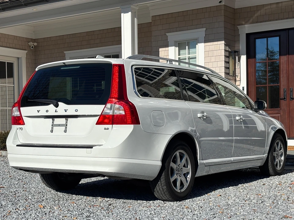 2010 Volvo V70 3rd Gen - Image 15 of 24