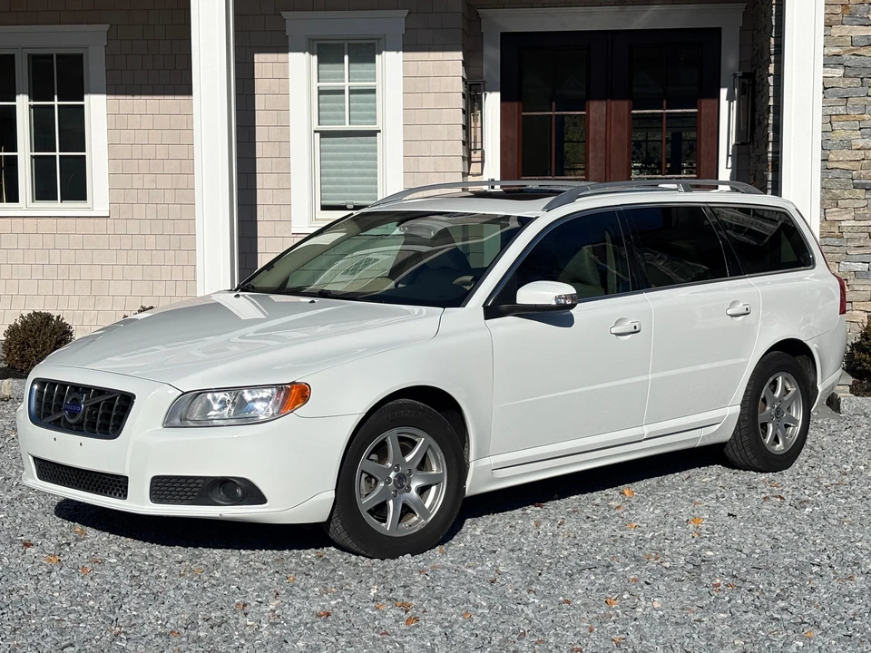 2010 Volvo V70 3rd Gen - Image 10 of 24
