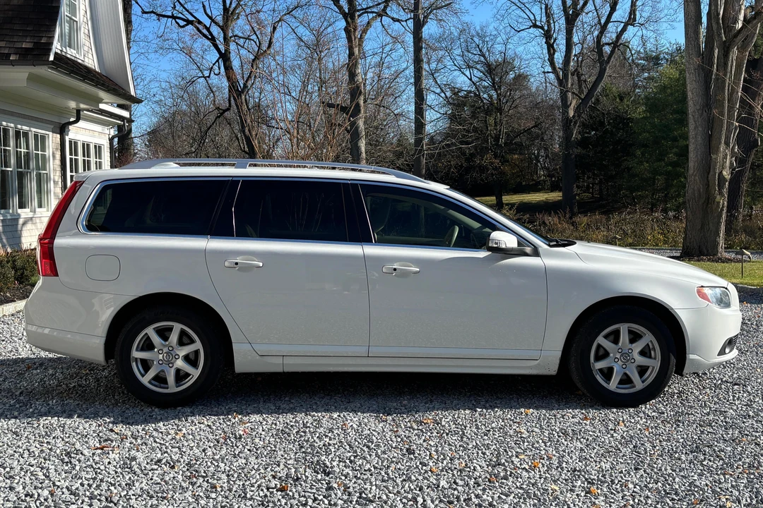 2010 Volvo V70 3rd Gen - Image 3 of 24