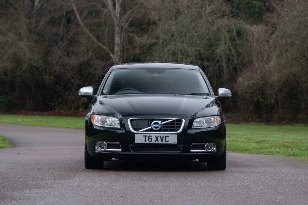 2025 Volvo V70 3rd Gen - Image 3 of 30