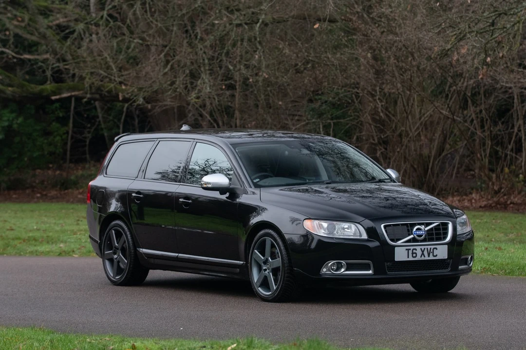 2025 Volvo V70 3rd Gen - Image 2 of 30