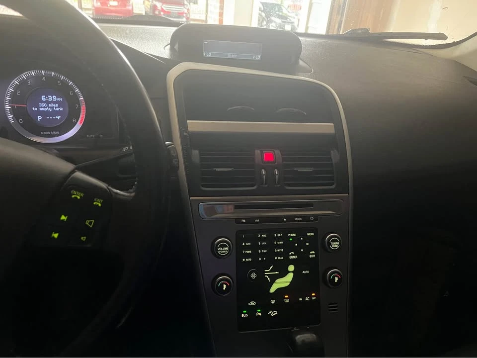 2010 Volvo XC60 1st Gen - Image 9 of 10