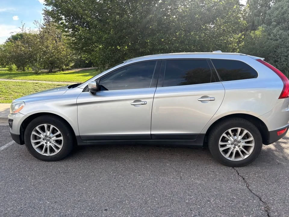 2010 Volvo XC60 1st Gen - Image 4 of 10