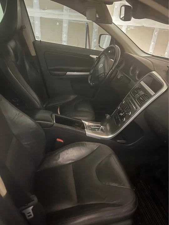 2010 Volvo XC60 1st Gen - Image 7 of 10