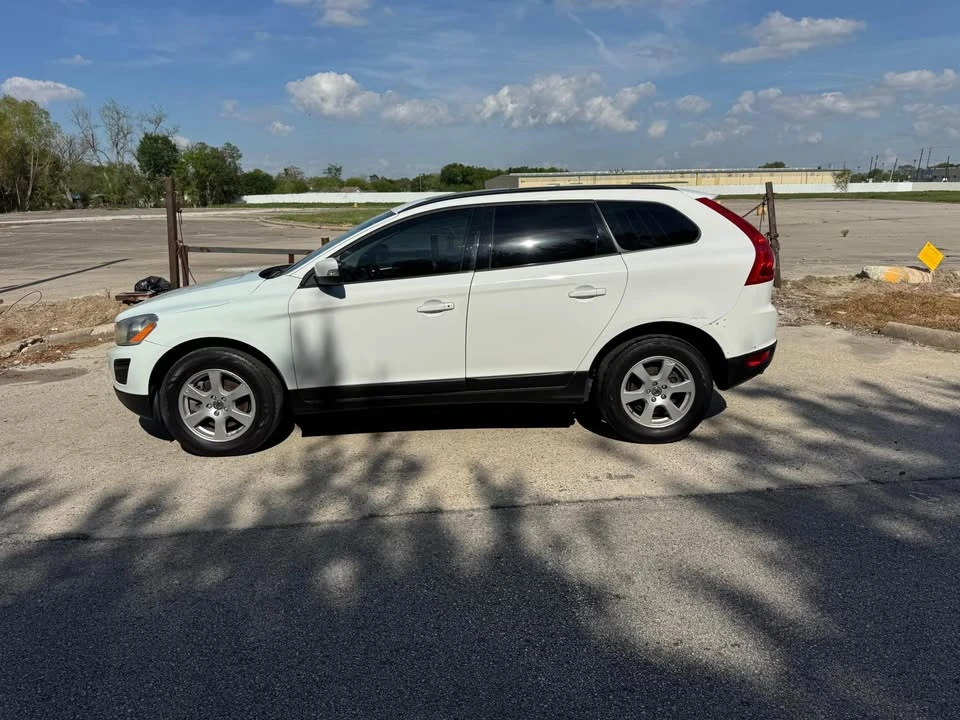 2010 Volvo XC60 1st Gen - Image 3 of 7
