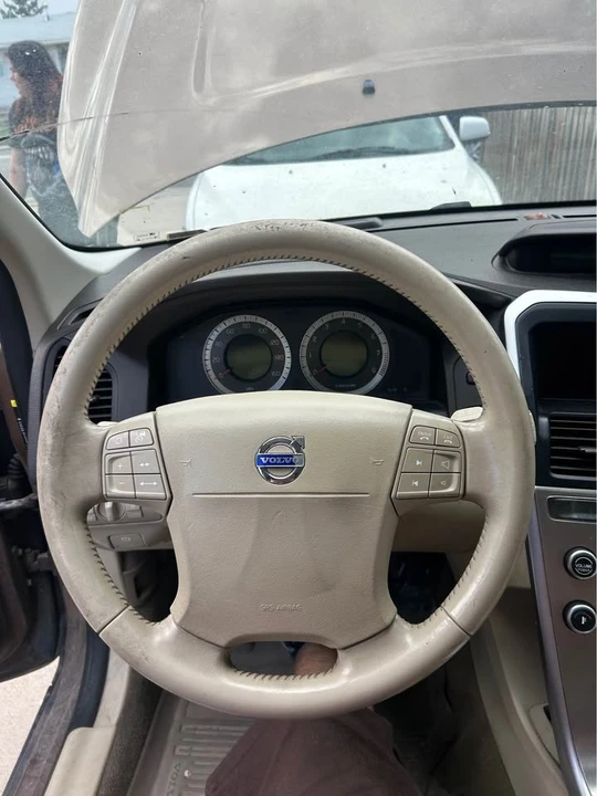 2010 Volvo XC60 1st Gen - Image 8 of 15