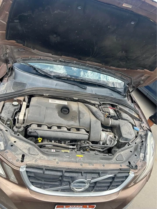 2010 Volvo XC60 1st Gen - Image 13 of 15