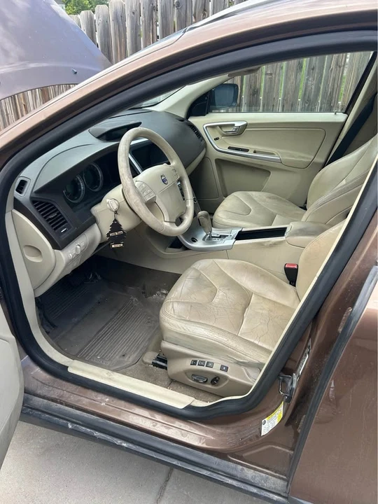 2010 Volvo XC60 1st Gen - Image 7 of 15